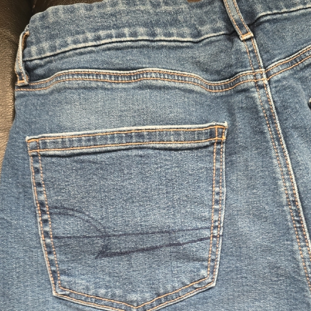 American Eagle Blue Denim Jeans (Curvy) - Picture 4 of 9